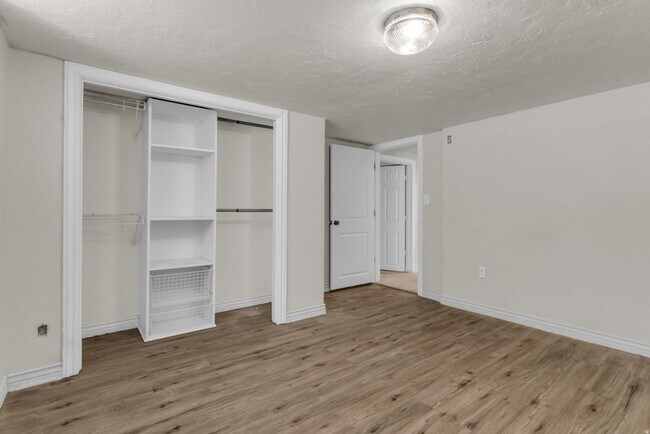 Building Photo - 1035 Hillcrest Dr