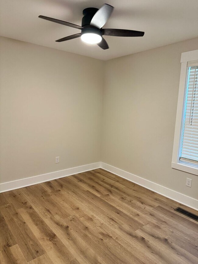 Foto del edificio - 102 W 15th Ave