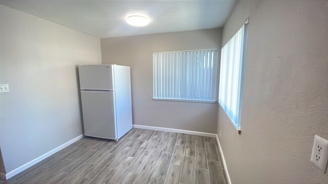 Building Photo - 119 E Amador St