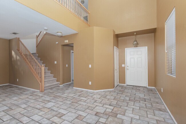 Foto del edificio - GREEN VALLEY - LARGE 4 BEDROOM, 2.5 BATH IN GATED PACIFIC GREENS COMMUNITY