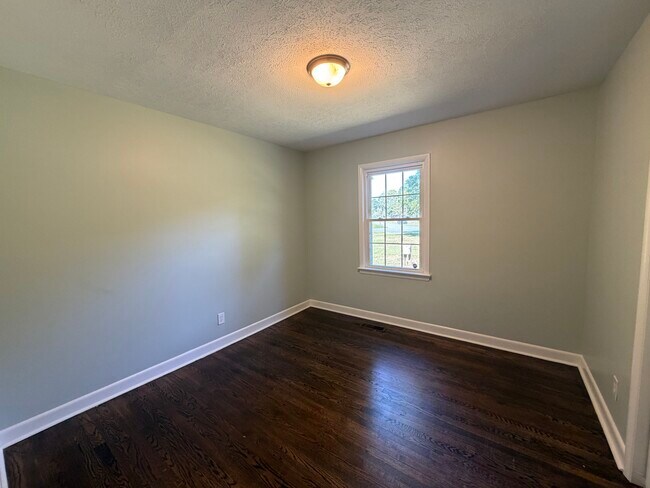 Foto del edificio - 127 Oak Circle Dr