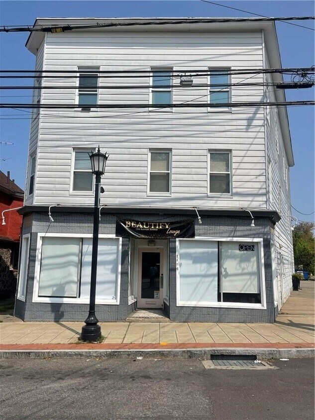 Foto principal - 2304 Barnum Ave