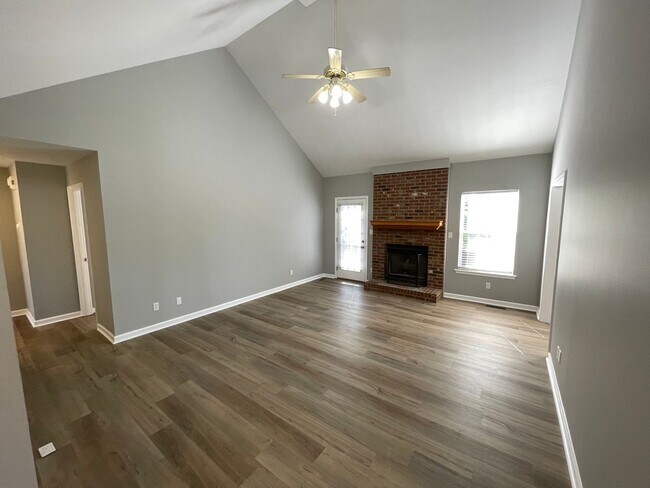 Building Photo - Nice 3 Bed 3 Bath Home For Rent!