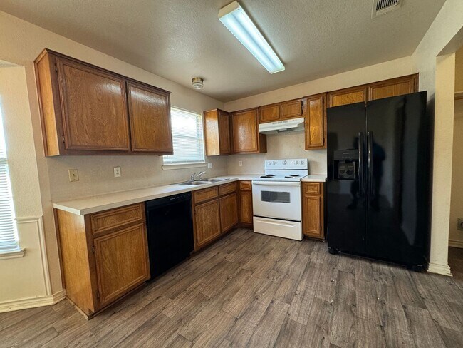 Building Photo - 360 Virtual Tour Available