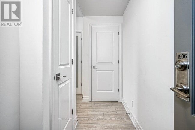 Building Photo - 30 Elm Dr W