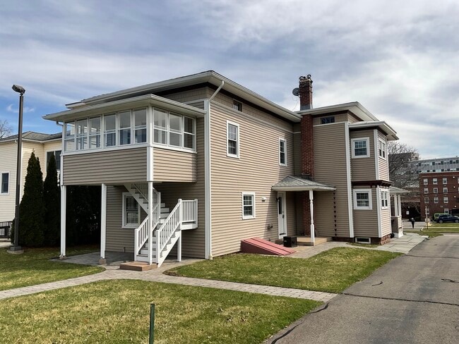 Foto del edificio - 61 S Main St