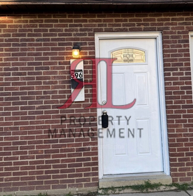 Building Photo - 596 E Gates St