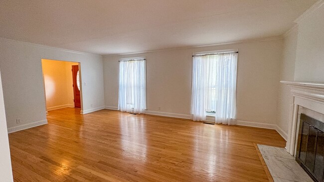 Building Photo - 4/2 in East Nashville!