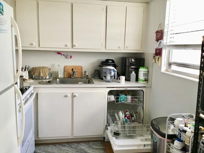 Building Photo - 84 Brighton B