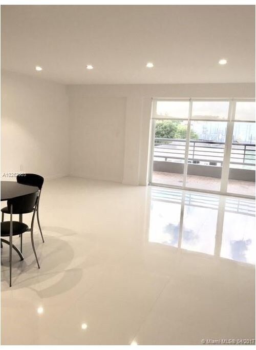 Building Photo - 3121 Commodore Plz