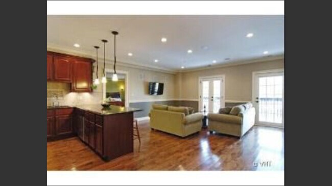 Living room - 1526 W Monroe St