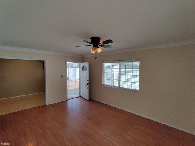 Building Photo - 2 br, 1.5 bath Triplex - 722 E St