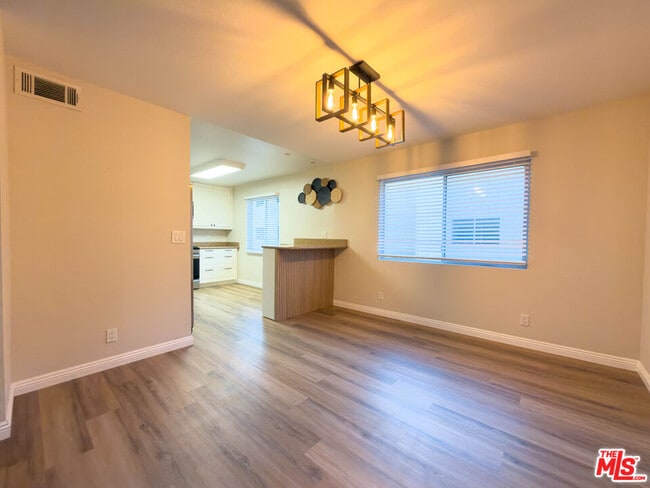 Building Photo - 9531 Vía Ricardo