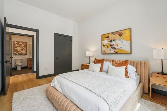 Interior Photo - 188 Broadway