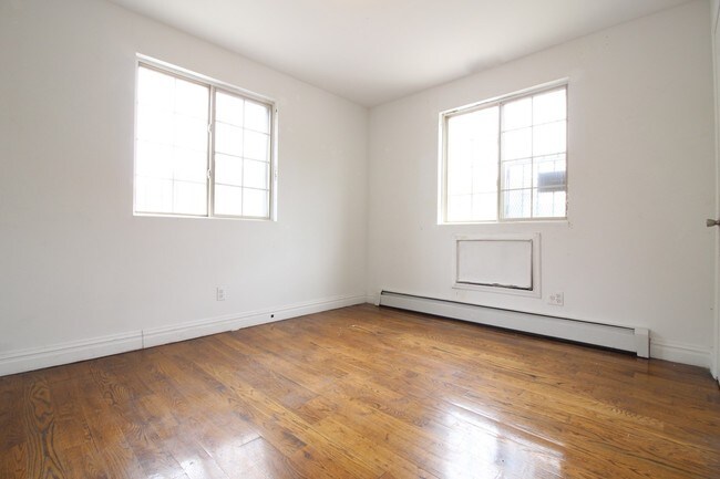 Building Photo - 328B Irving Ave