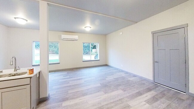 Foto del edificio - Newer 7 Bedroom 3 Bath unit!!!