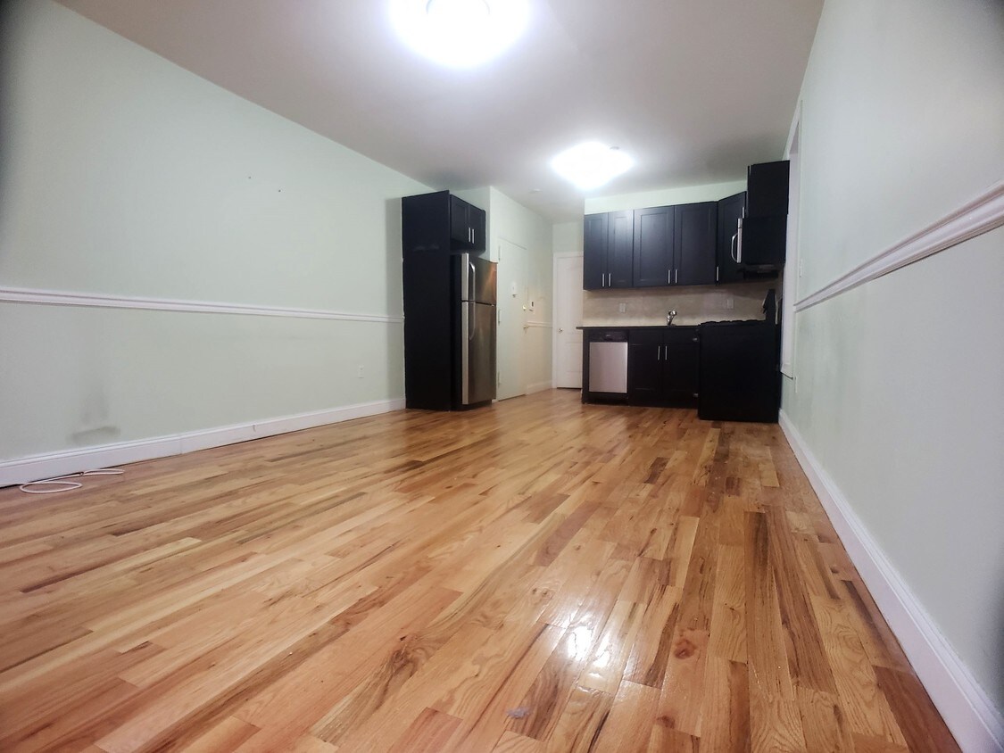 Primary Photo - 329 Lenox Ave