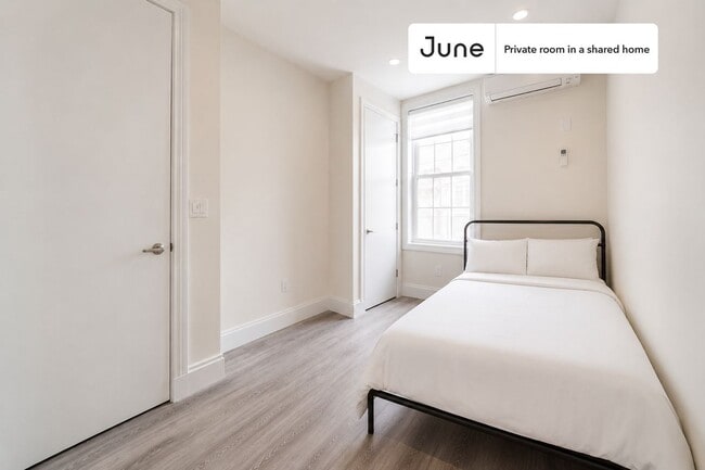 Building Photo - Room in Shared 2 bed/1 bath home in Greenpoint