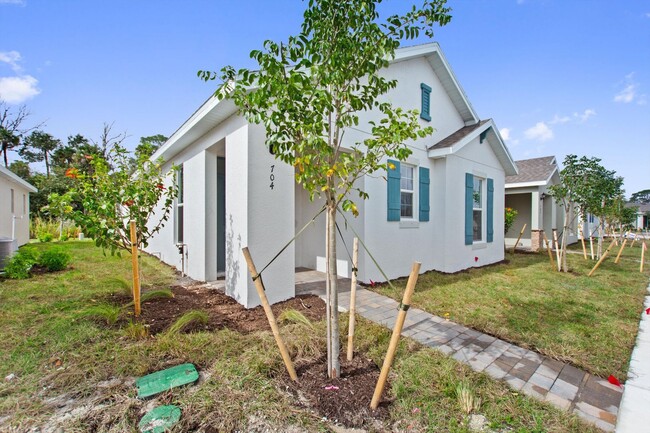 Building Photo - 704 Treehouse Ln
