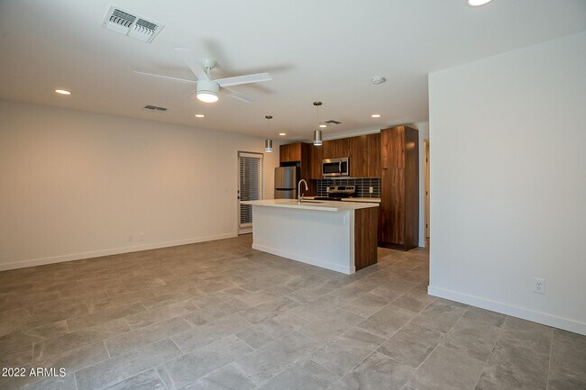 Foto del edificio - 6227 N 13th Pl