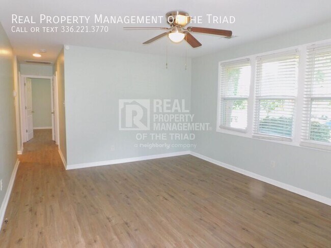Foto del edificio - 3016 Myra St