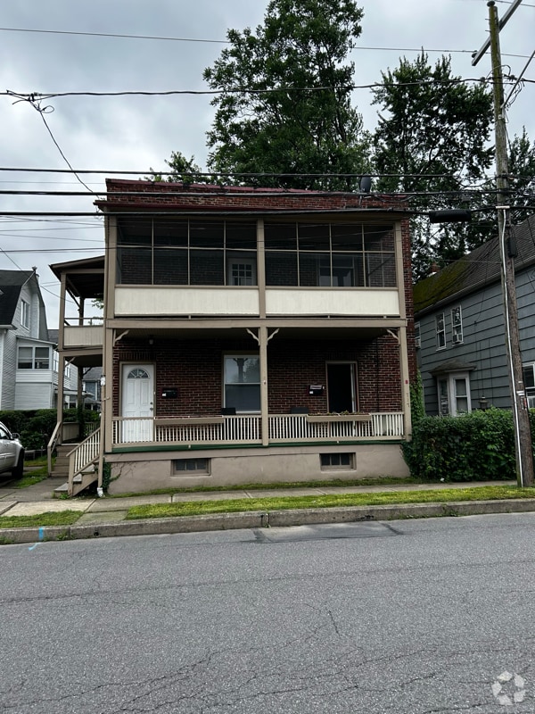 Building Photo - 717 Mercer Ave