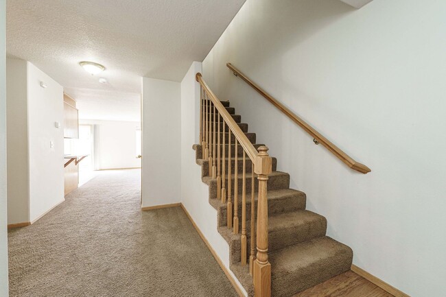 Foto del edificio - Comfortable 3-Bedroom Townhouse with A/C, ...