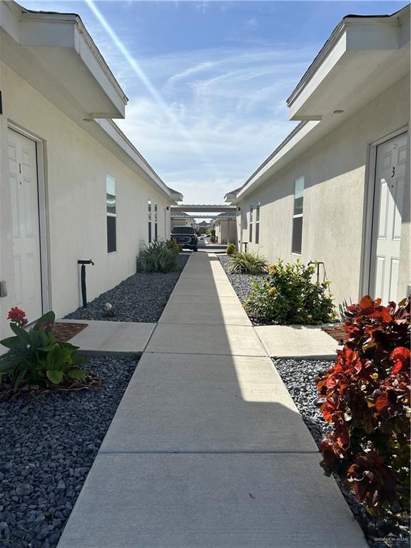 Building Photo - 16 Swallow Ave