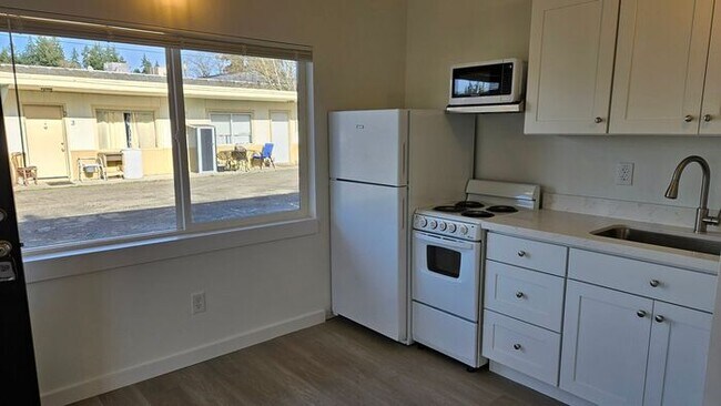 Foto del edificio - Parkland Cozy Studio ~on site laundry & parking