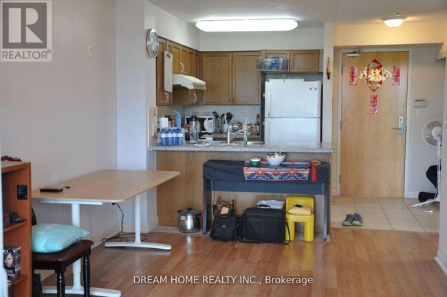 Photo du bâtiment - 7363-7363 Kennedy Rd