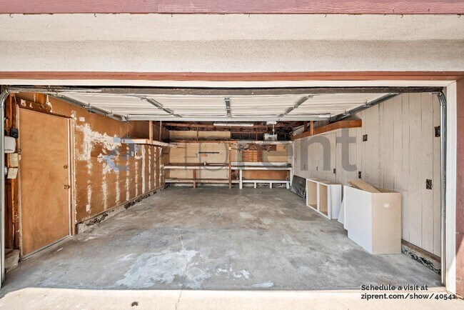 Building Photo - 10932 La Cima Dr