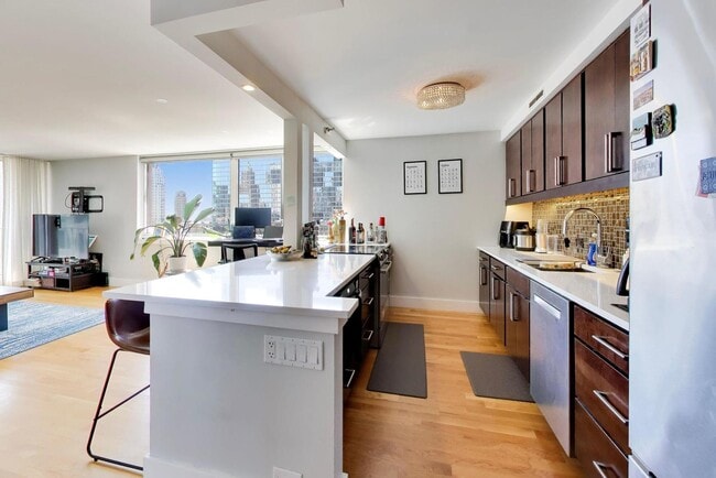 Building Photo - 200 N Dearborn St