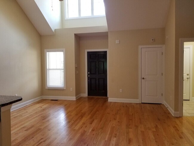 Foto del edificio - 124 Cypress Cir