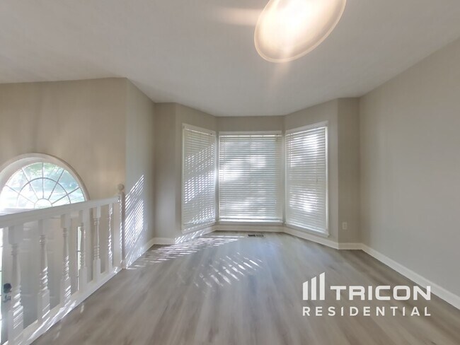 Foto del edificio - 336 Sterling Dr