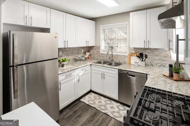 Foto del edificio - 1173 N Hairston Rd