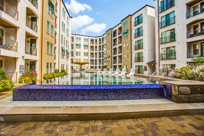 Explore our expansive indoor and outdoor amenity spaces - The Monterey by Windsor