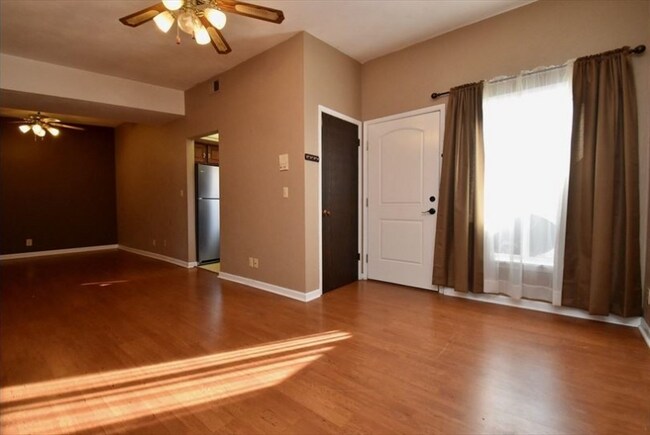 Foto del edificio - 6831 N Frostwood Pkwy