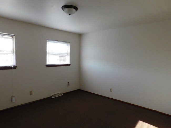 Master Bedroom - 8940 W Mill Rd