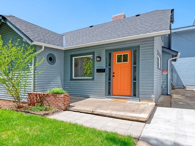 Foto del edificio - Newly Updated 3 Bedroom/ 1 Bath Home on Pe...