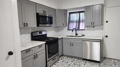 Building Photo - 1610 Crestdale Dr