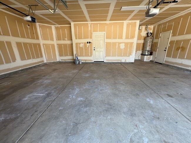 Building Photo - Gorgeous home in NW Visalia with a split f...