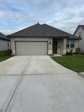 Building Photo - 13107 Clear View Dr