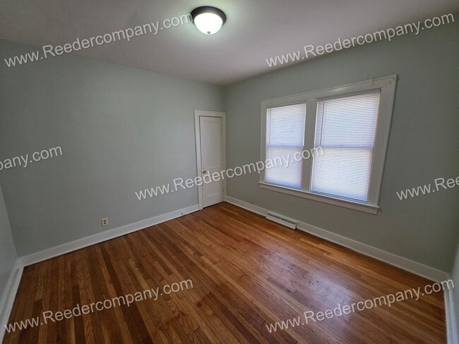 Building Photo - 2 bedroom 1 bathroom house