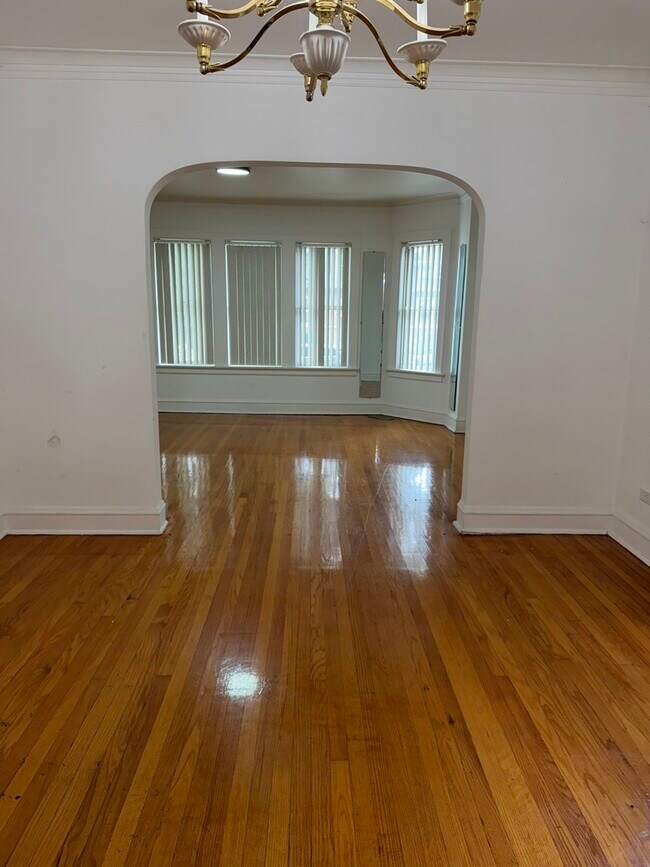 Foto del edificio - 3010 N Linder Ave