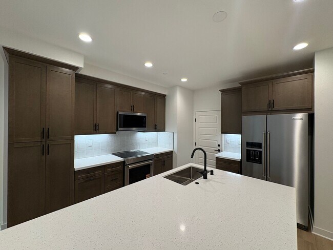 Foto del edificio - Modern 3BD/3BA in San Marcos