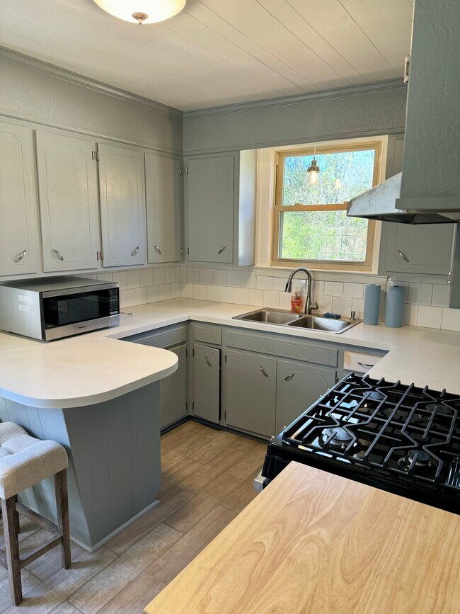 Building Photo - 6033 Arden Pl