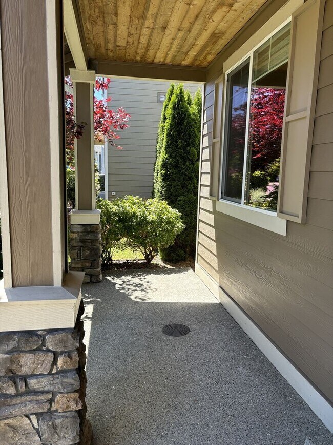 Building Photo - Luxurious 5 Bed Olympia Home with Spacious...