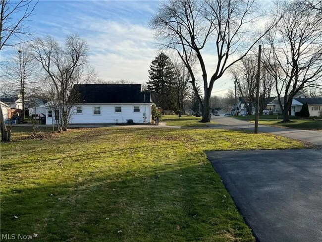 Building Photo - 4033 Lincoln Way E