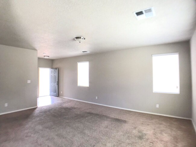 Building Photo - Northern Rio Rancho 3 bedroom. Spacious Li...