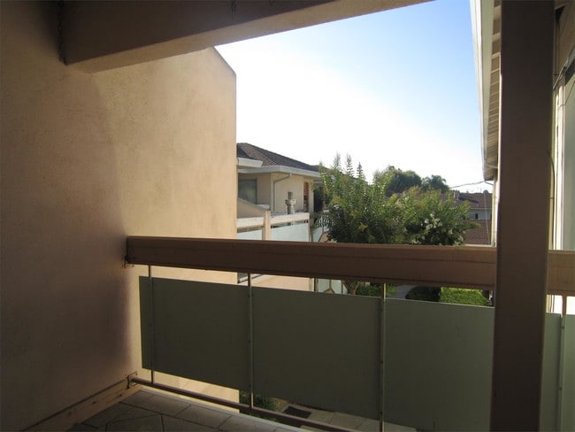 Building Photo - 217 E Taylor St